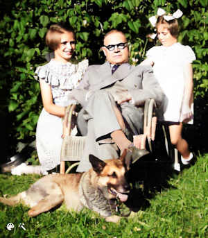 1952: Image