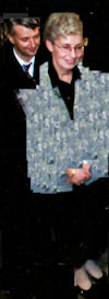 oktober 1995: 25-jarig jubileum in de Oosterpoort (P.) Twee personen geselecteerd en uitgeknipt uit een groepsfoto van ca. 100.p Image