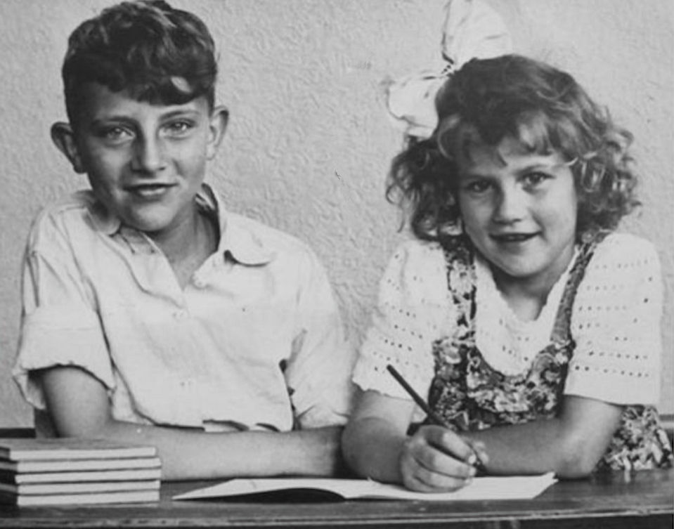 Korrie en Abel Bisschop maakten een ''ODE AAN DE OUDEZIJL'' met name de familie Mulder Image